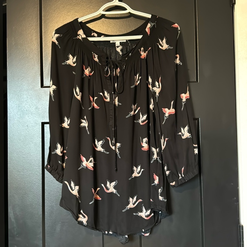 DR2 By Daniel Rain 100% Rayon black and Crane Print Peasant Blouse